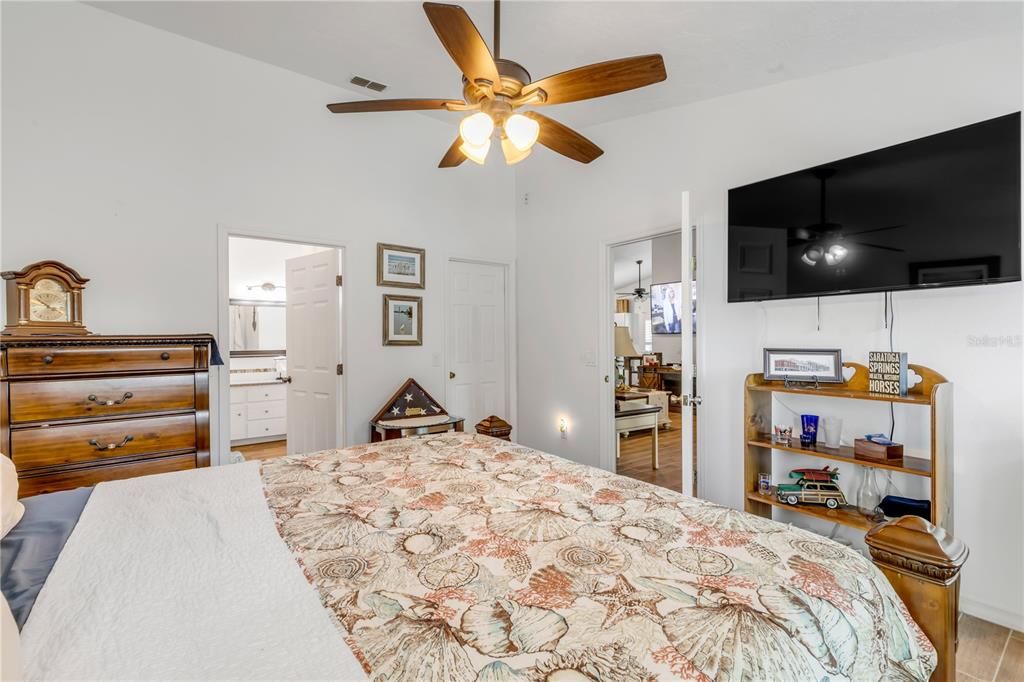 待售: $310,000 (2 贝兹, 2 浴室, 1235 平方英尺)