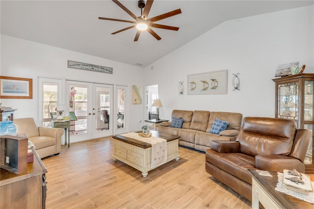 待售: $310,000 (2 贝兹, 2 浴室, 1235 平方英尺)