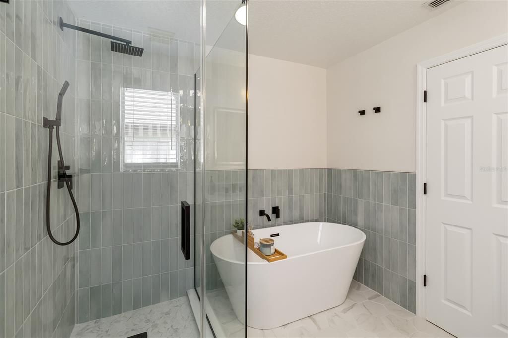 For Sale: $475,000 (4 beds, 2 baths, 2810 Square Feet)