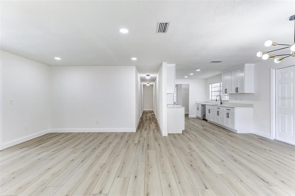 For Sale: $375,000 (3 beds, 2 baths, 1410 Square Feet)