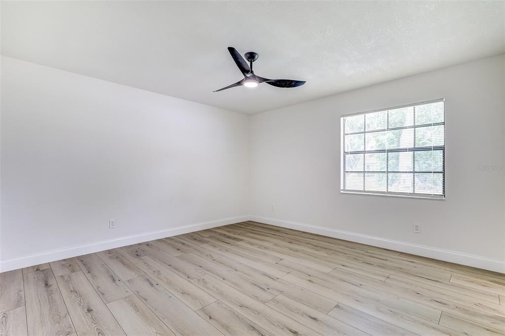 For Sale: $375,000 (3 beds, 2 baths, 1410 Square Feet)