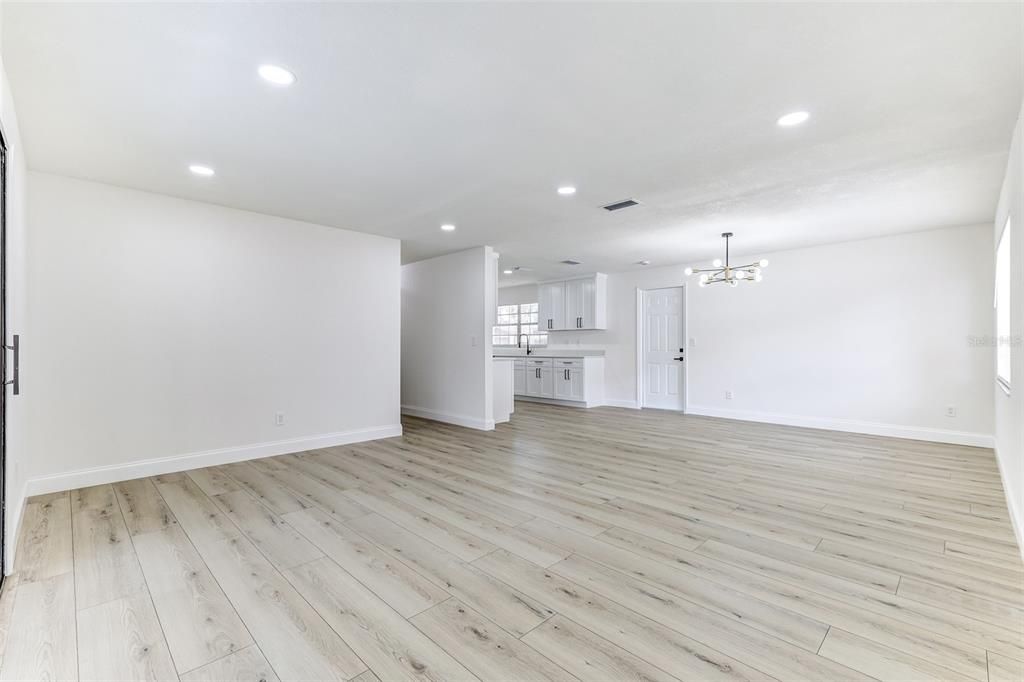 For Sale: $375,000 (3 beds, 2 baths, 1410 Square Feet)