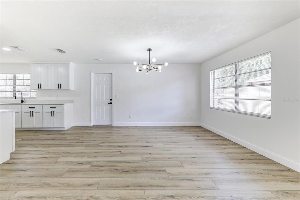 For Sale: $375,000 (3 beds, 2 baths, 1410 Square Feet)