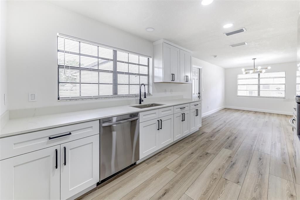 For Sale: $375,000 (3 beds, 2 baths, 1410 Square Feet)