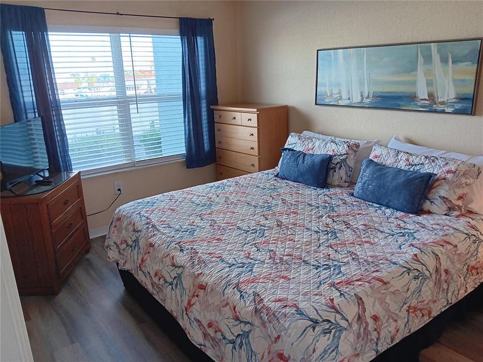 For Sale: $479,000 (2 beds, 2 baths, 822 Square Feet)