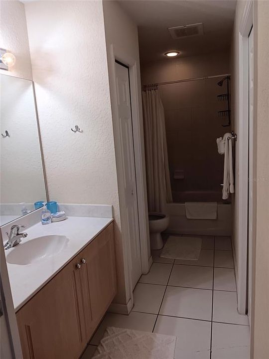 For Sale: $479,000 (2 beds, 2 baths, 822 Square Feet)