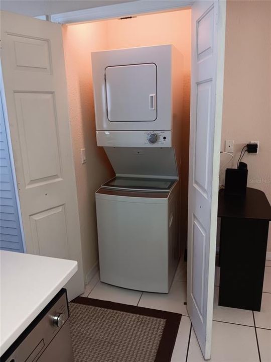 For Sale: $479,000 (2 beds, 2 baths, 822 Square Feet)