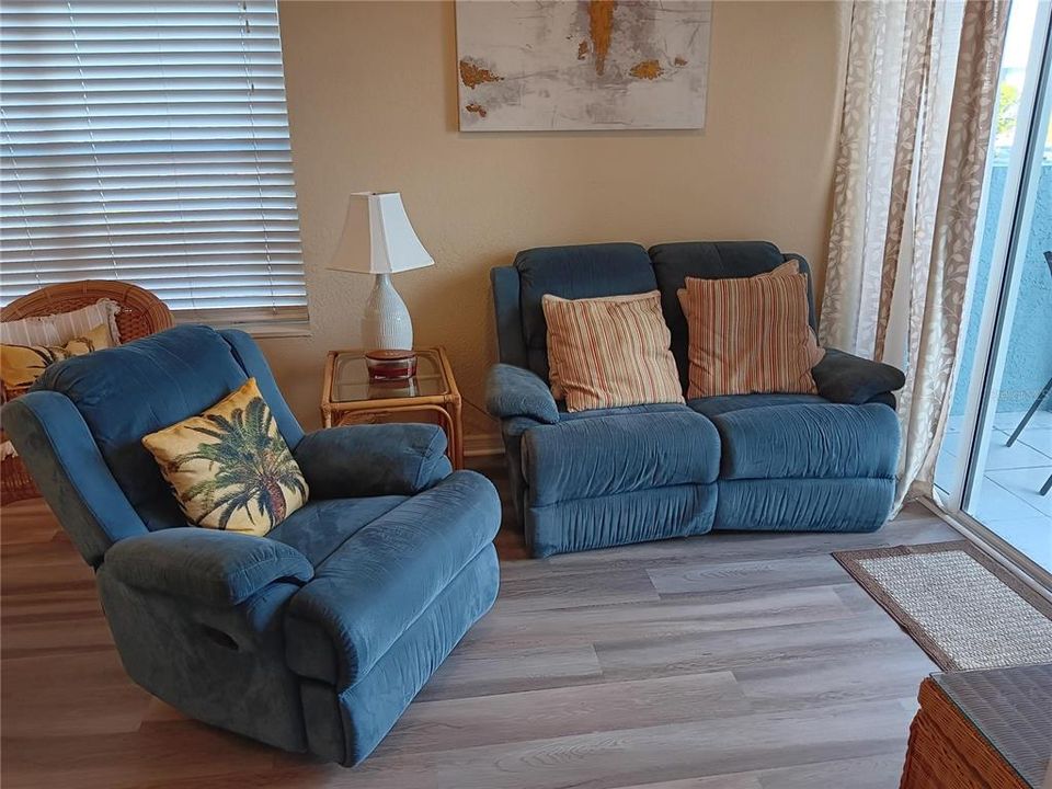 For Sale: $479,000 (2 beds, 2 baths, 822 Square Feet)