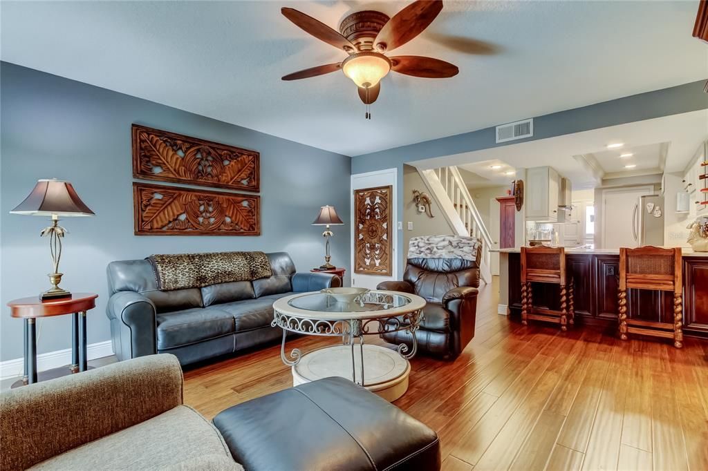 На продажу: $415,000 (2 спален, 2 ванн, 1290 Квадратных фут)