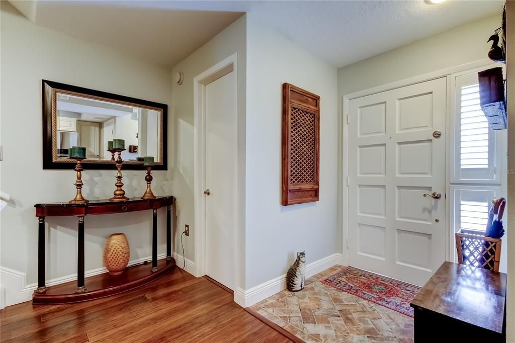 На продажу: $415,000 (2 спален, 2 ванн, 1290 Квадратных фут)