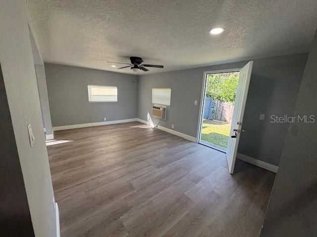 待售: $126,000 (3 贝兹, 1 浴室, 960 平方英尺)