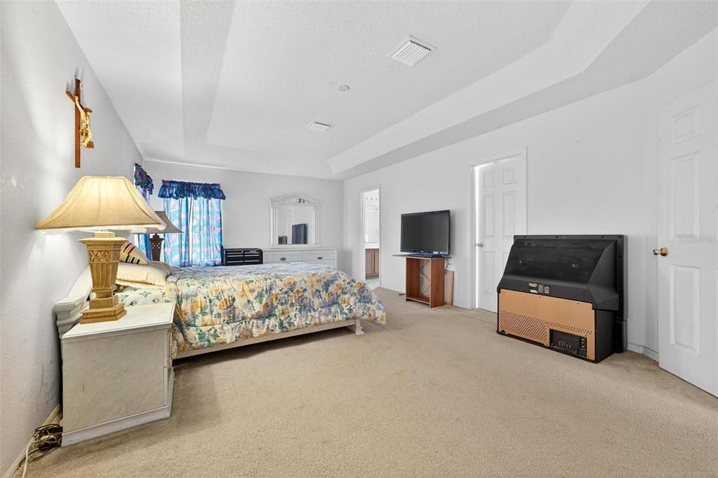 For Sale: $489,900 (4 beds, 2 baths, 2900 Square Feet)