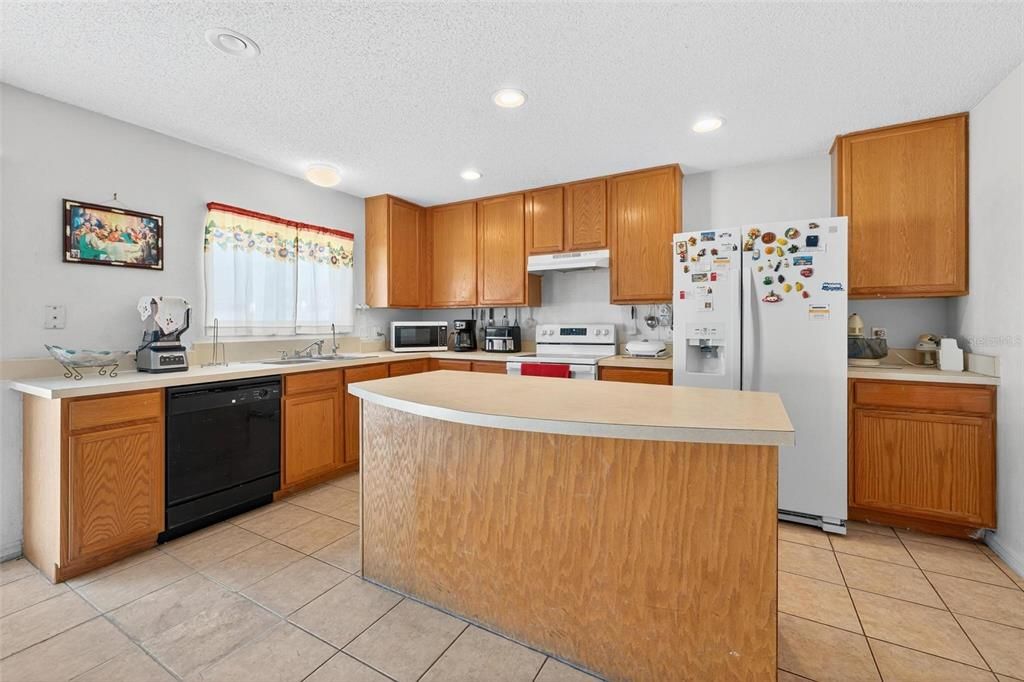 For Sale: $489,900 (4 beds, 2 baths, 2900 Square Feet)