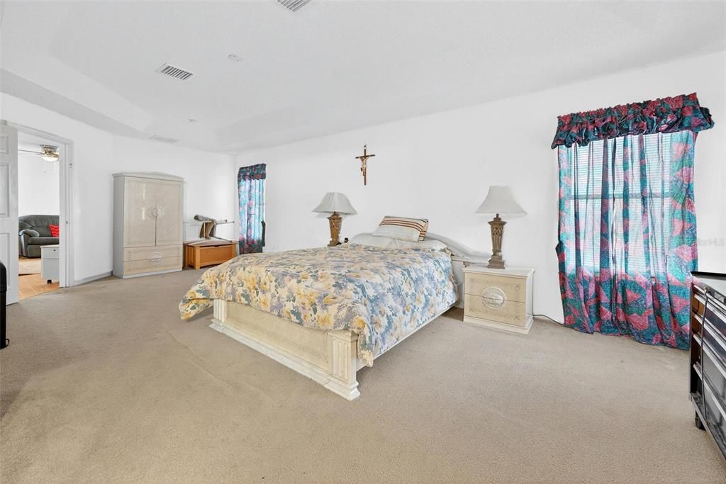 For Sale: $489,900 (4 beds, 2 baths, 2900 Square Feet)