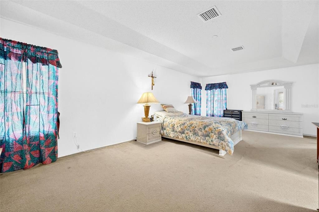 For Sale: $489,900 (4 beds, 2 baths, 2900 Square Feet)