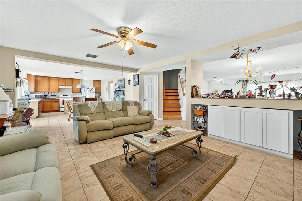 For Sale: $489,900 (4 beds, 2 baths, 2900 Square Feet)