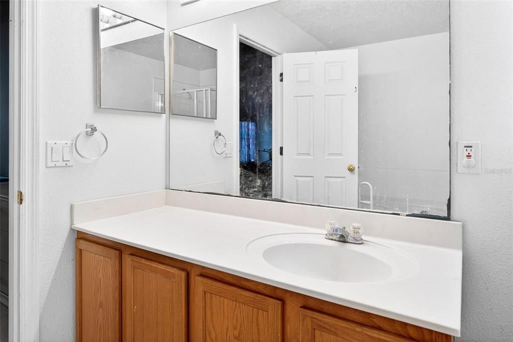 For Sale: $489,900 (4 beds, 2 baths, 2900 Square Feet)