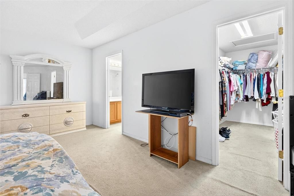 For Sale: $489,900 (4 beds, 2 baths, 2900 Square Feet)