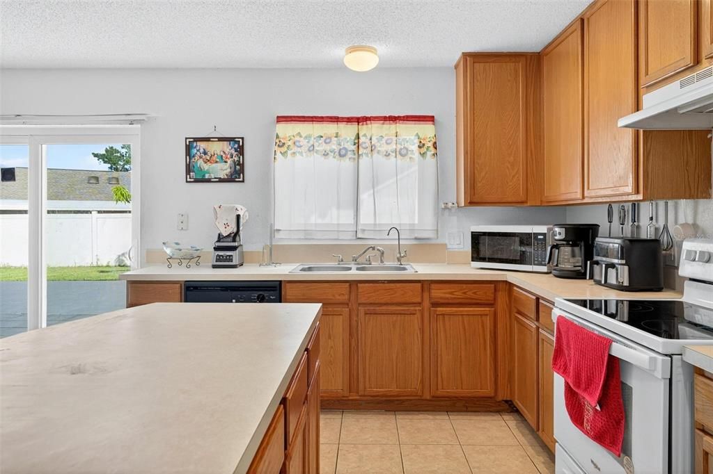 For Sale: $489,900 (4 beds, 2 baths, 2900 Square Feet)