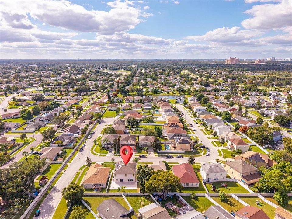 For Sale: $489,900 (4 beds, 2 baths, 2900 Square Feet)