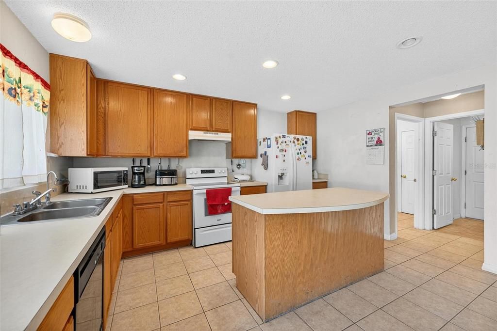 For Sale: $489,900 (4 beds, 2 baths, 2900 Square Feet)