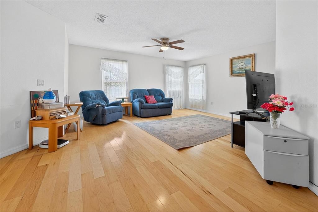 For Sale: $489,900 (4 beds, 2 baths, 2900 Square Feet)