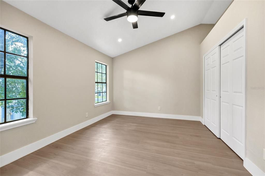 Active With Contract: $284,900 (2 beds, 2 baths, 1223 Square Feet)