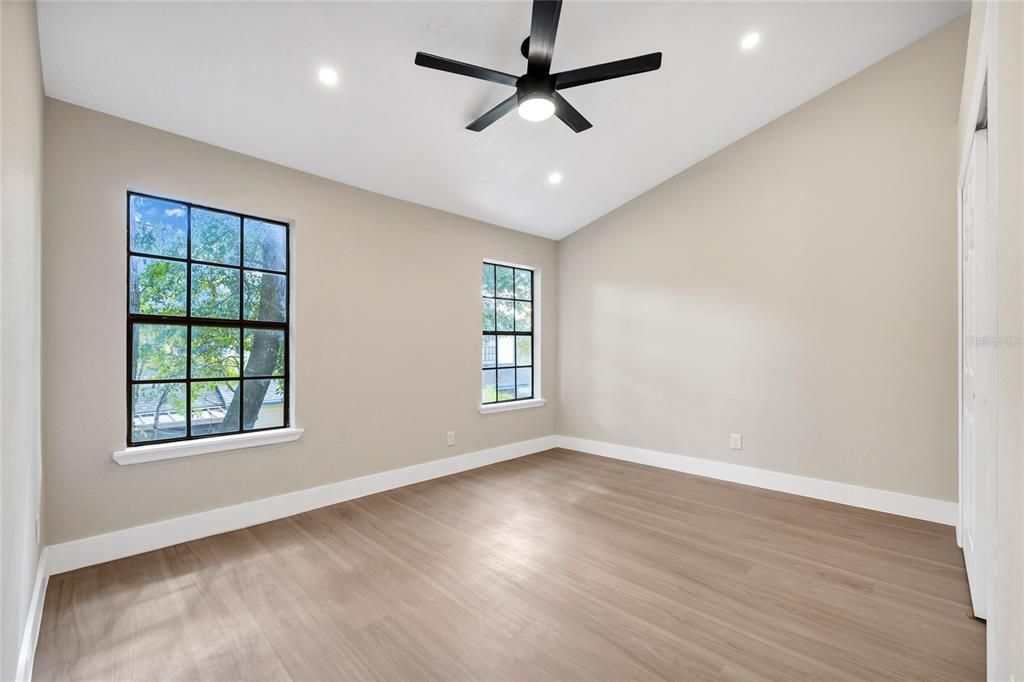 Active With Contract: $284,900 (2 beds, 2 baths, 1223 Square Feet)