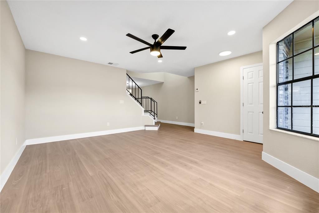 Active With Contract: $284,900 (2 beds, 2 baths, 1223 Square Feet)