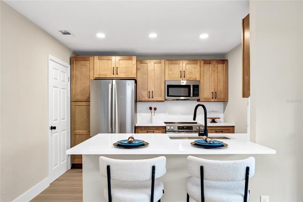 Active With Contract: $284,900 (2 beds, 2 baths, 1223 Square Feet)