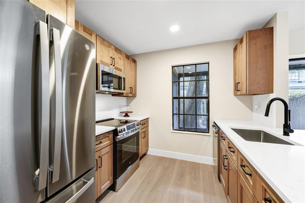 Active With Contract: $284,900 (2 beds, 2 baths, 1223 Square Feet)