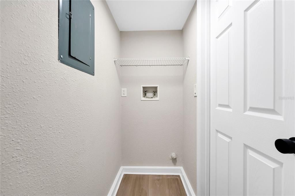 Active With Contract: $284,900 (2 beds, 2 baths, 1223 Square Feet)