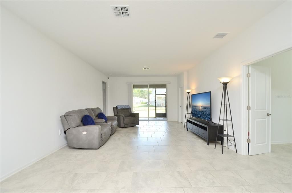 For Sale: $470,000 (4 beds, 3 baths, 2107 Square Feet)