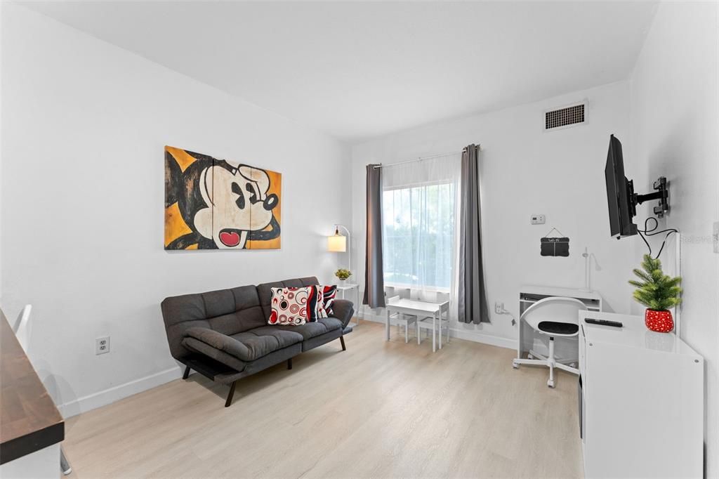 待售: $118,000 (1 贝兹, 1 浴室, 547 平方英尺)