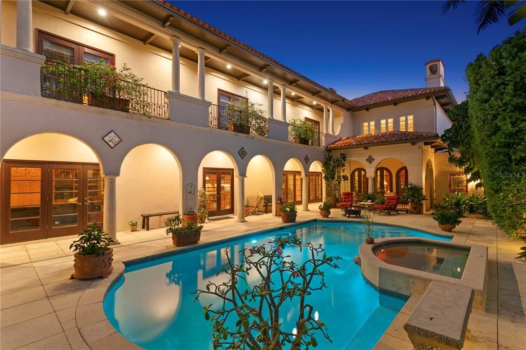 En Venta: $3,200,000 (4 camas, 4 baños, 5930 Pies cuadrados)