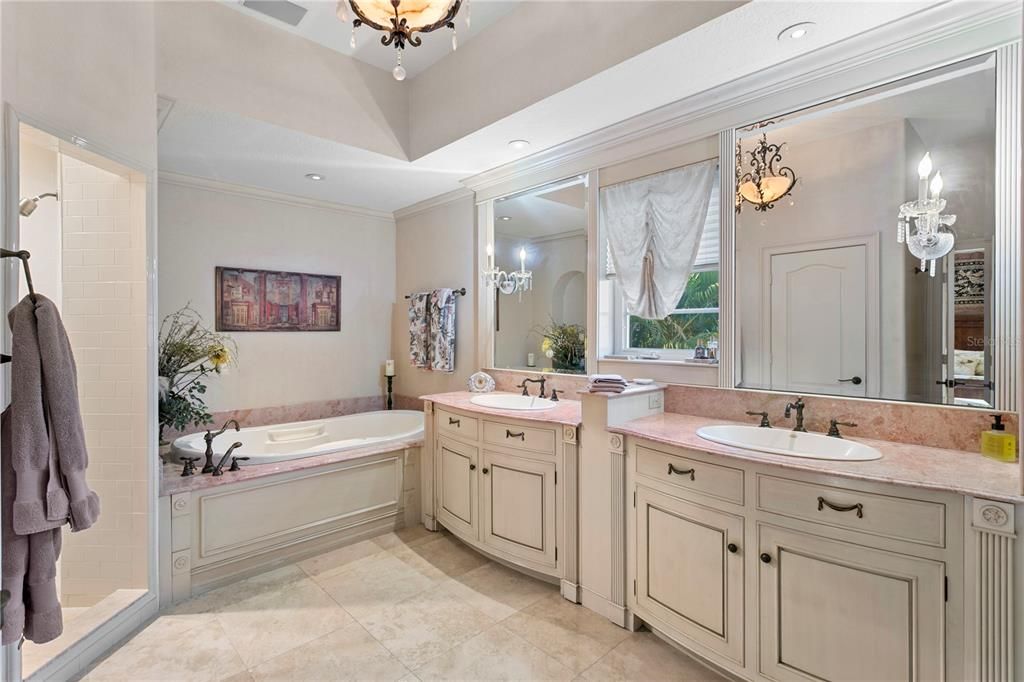 En Venta: $3,200,000 (4 camas, 4 baños, 5930 Pies cuadrados)