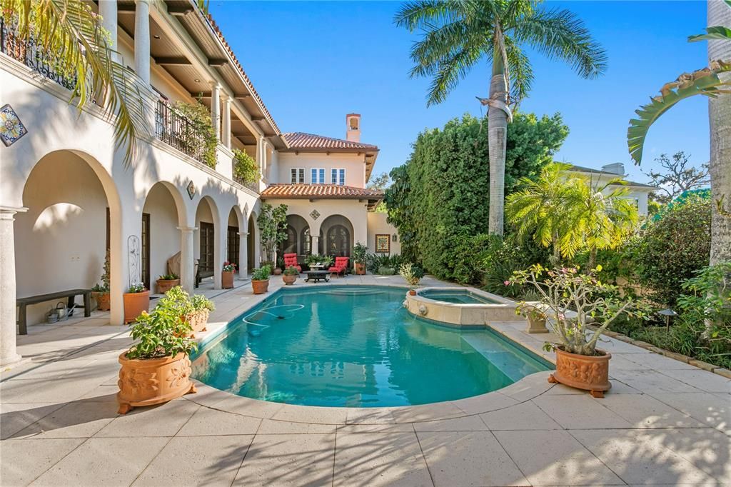 En Venta: $3,200,000 (4 camas, 4 baños, 5930 Pies cuadrados)