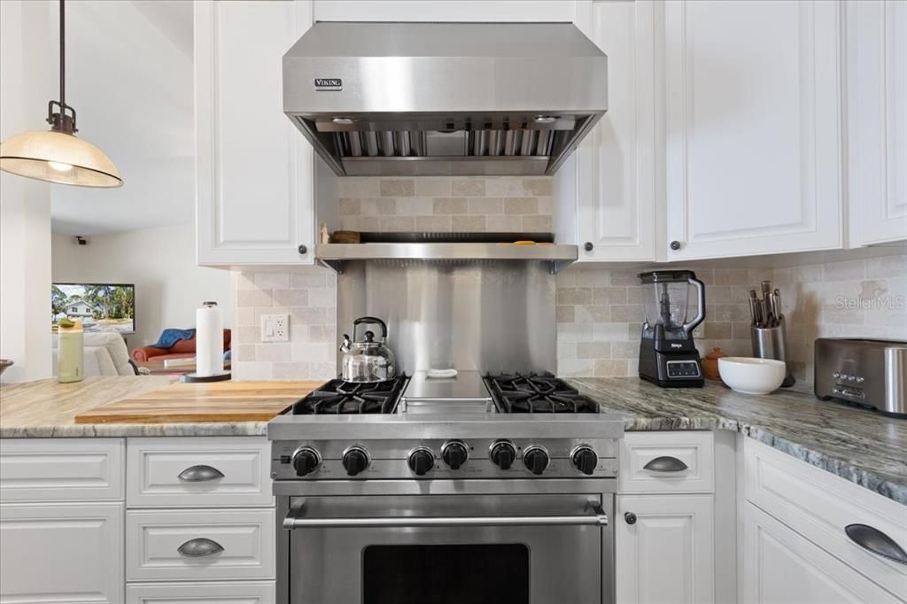 For Sale: $937,700 (3 beds, 2 baths, 2612 Square Feet)