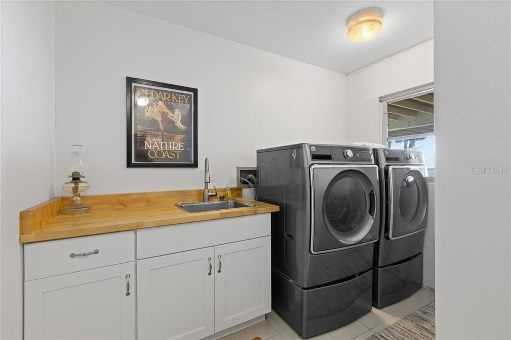 For Sale: $937,700 (3 beds, 2 baths, 2612 Square Feet)