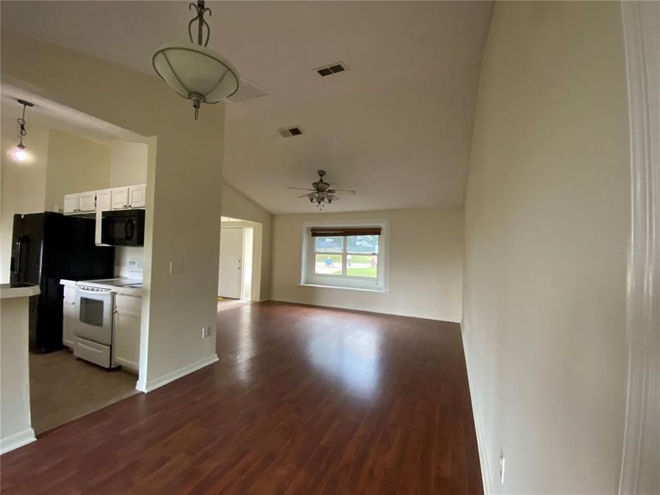 For Sale: $275,000 (3 beds, 2 baths, 1505 Square Feet)