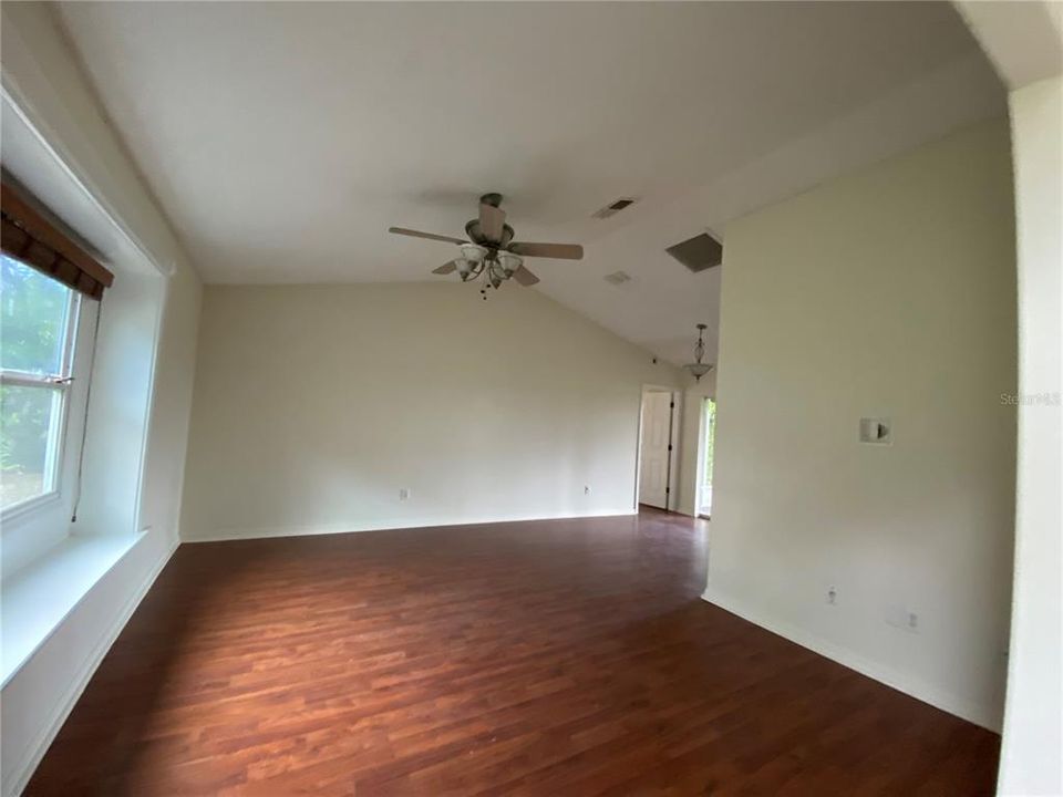 For Sale: $275,000 (3 beds, 2 baths, 1505 Square Feet)