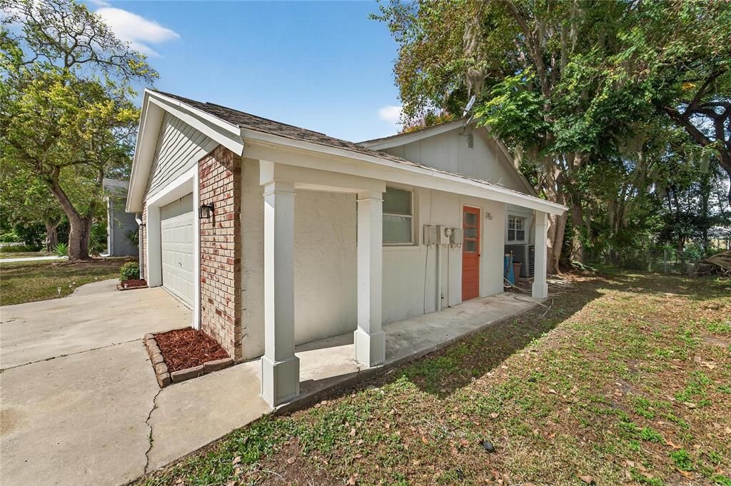 Active With Contract: $365,000 (3 beds, 2 baths, 1711 Square Feet)