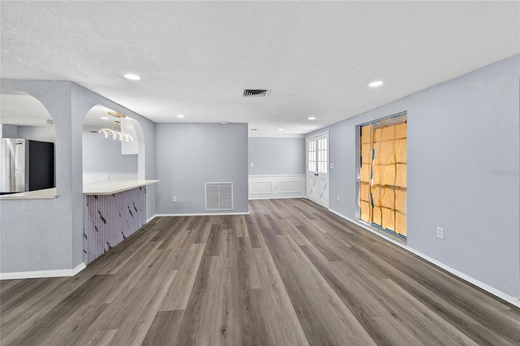 Active With Contract: $365,000 (3 beds, 2 baths, 1711 Square Feet)