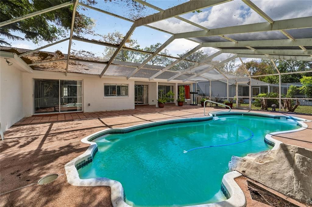 Active With Contract: $365,000 (3 beds, 2 baths, 1711 Square Feet)