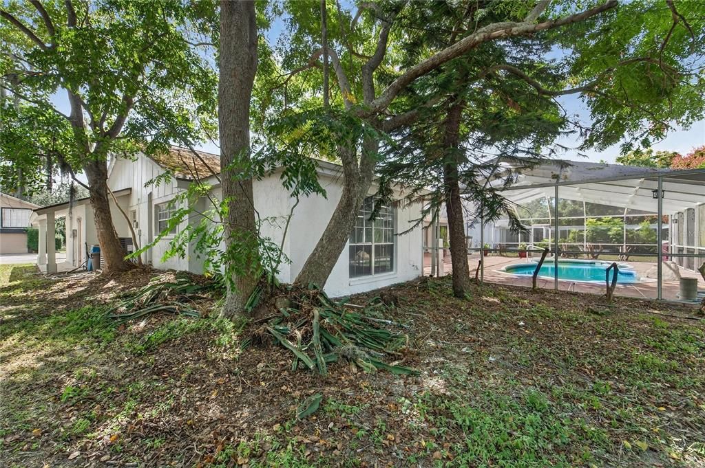 Active With Contract: $365,000 (3 beds, 2 baths, 1711 Square Feet)