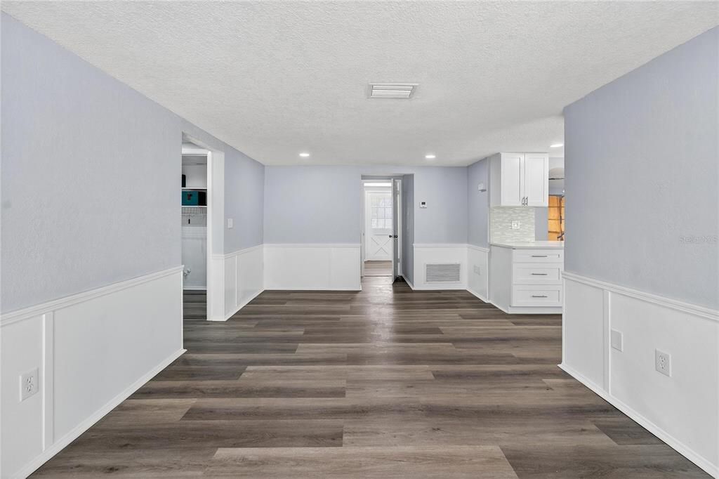 Active With Contract: $365,000 (3 beds, 2 baths, 1711 Square Feet)