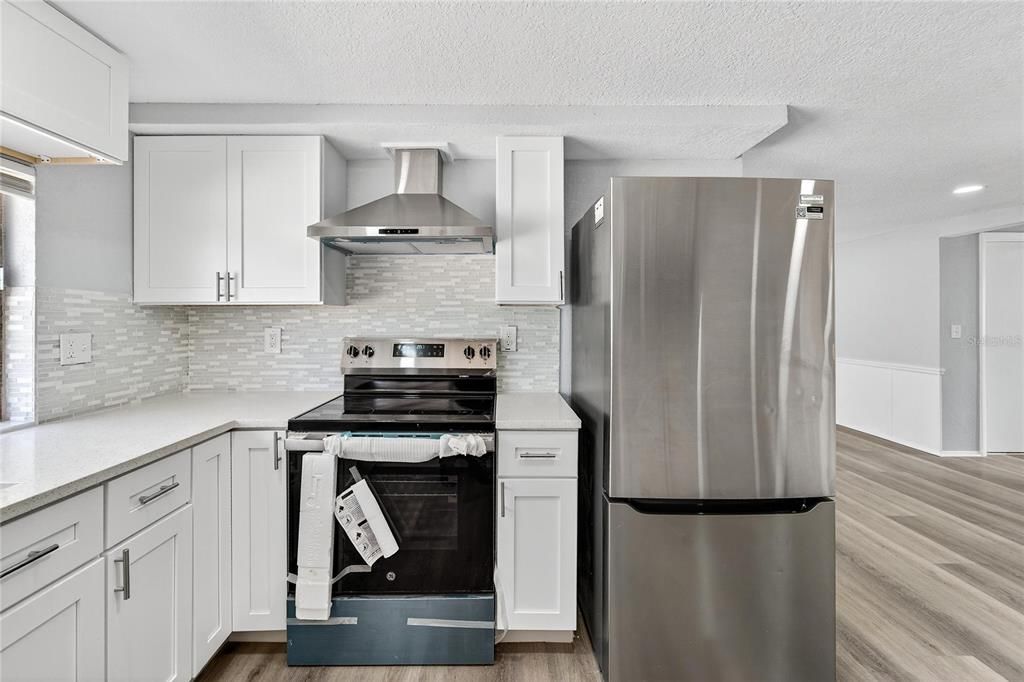 Active With Contract: $365,000 (3 beds, 2 baths, 1711 Square Feet)