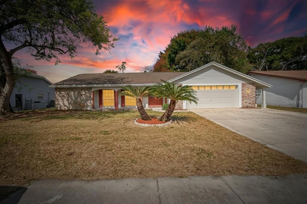 Active With Contract: $365,000 (3 beds, 2 baths, 1711 Square Feet)