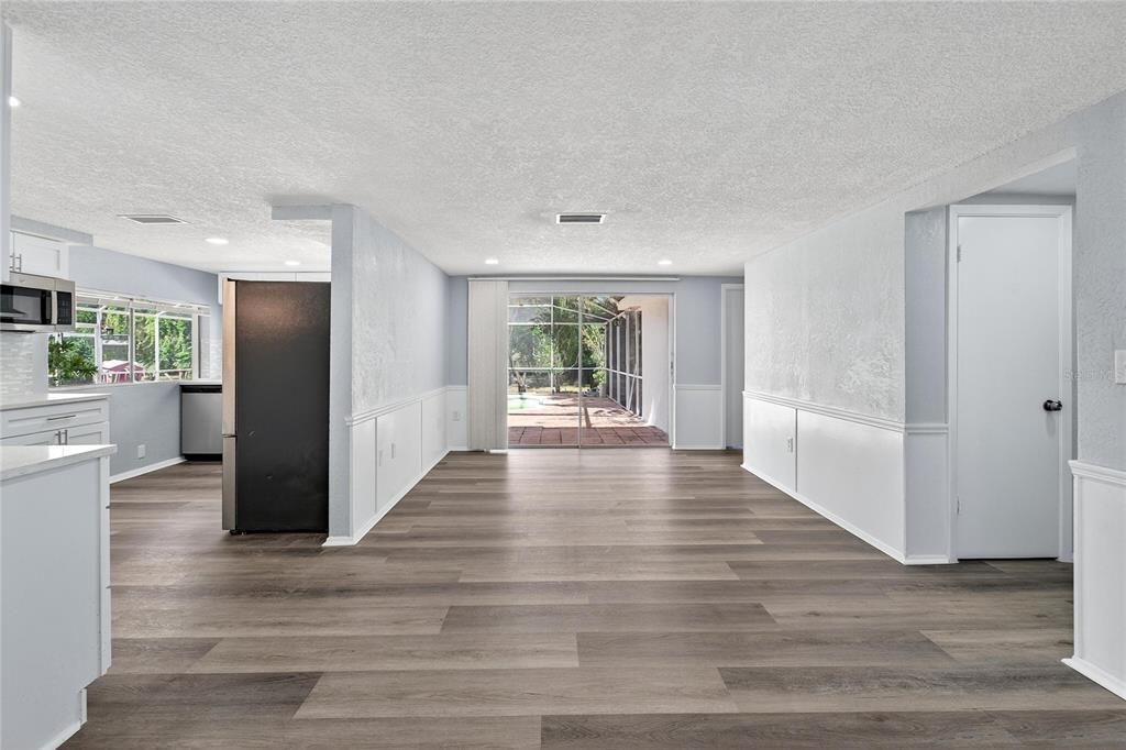 Active With Contract: $365,000 (3 beds, 2 baths, 1711 Square Feet)