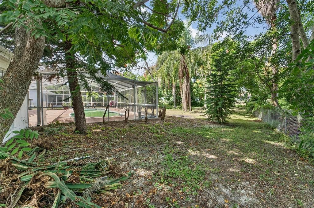 Active With Contract: $365,000 (3 beds, 2 baths, 1711 Square Feet)